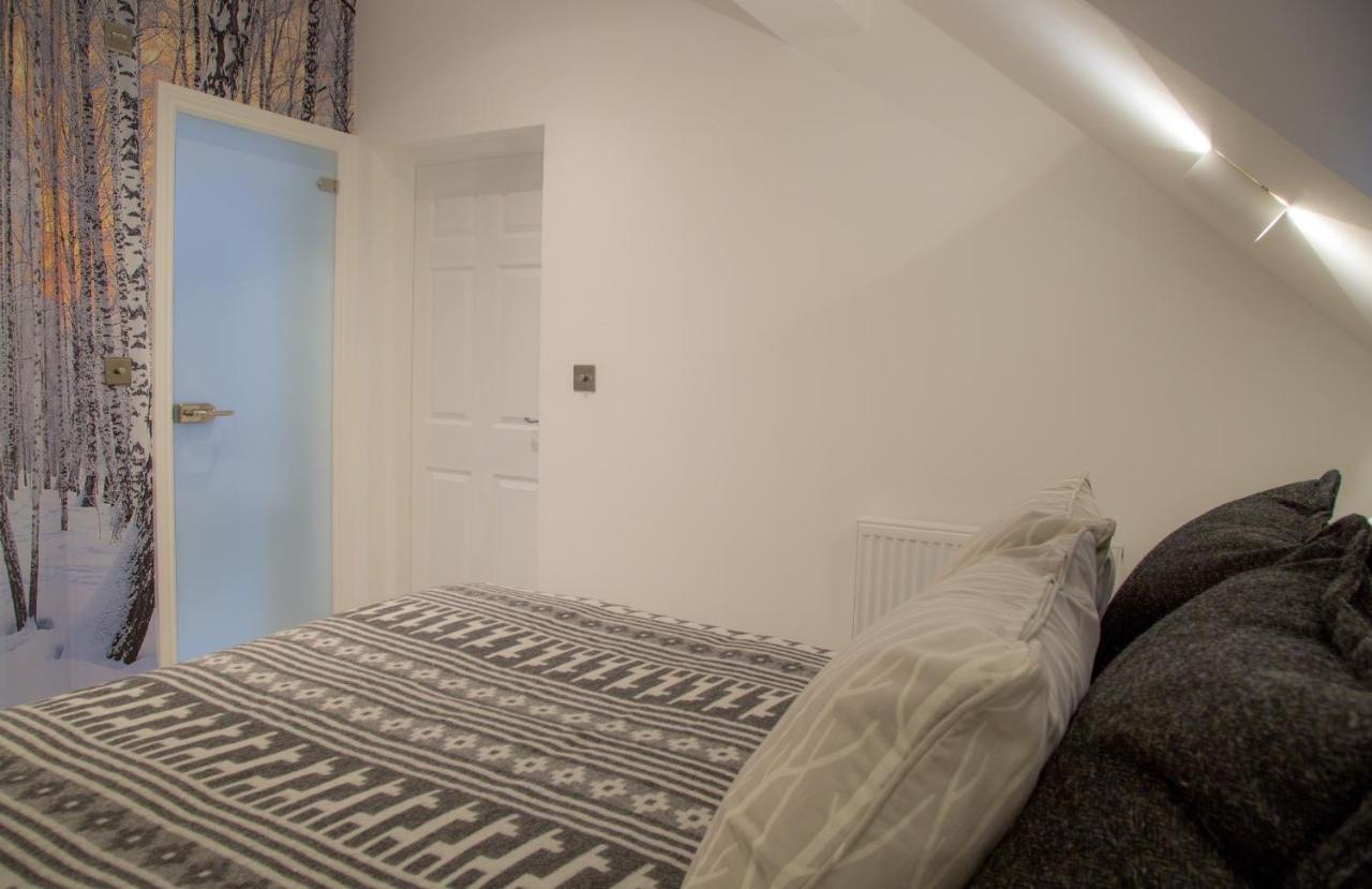 Winckley Stays Preston  Bagian luar foto A bedroom in a typical apartment