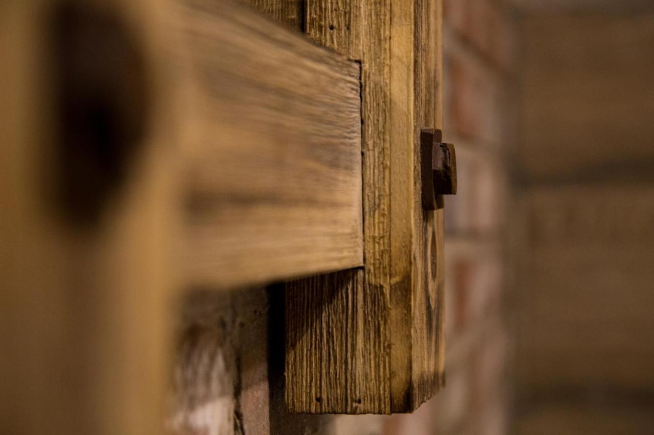 Winckley Stays Preston  Bagian luar foto A simple wooden lock